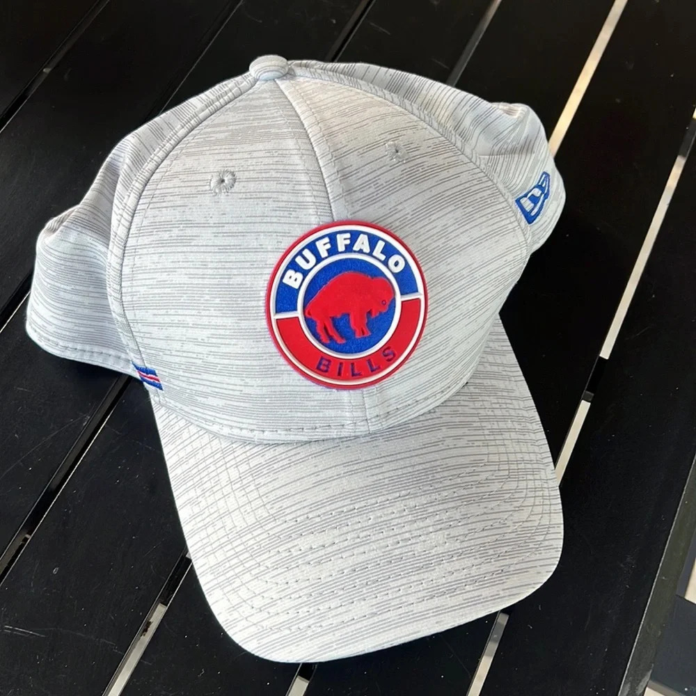 Men's New Era Gray Buffalo Bills 2020 NFL Sideline Official 39THIRTY Flex Hat - Picture 4 of 9